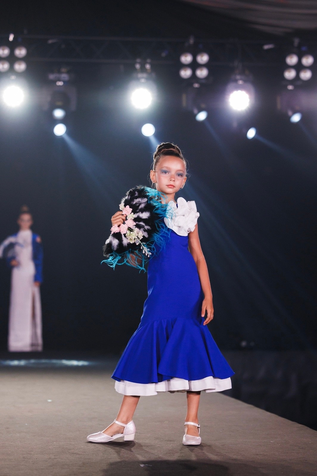 Модельная школа Global Studio Новомосковск мы учим: не прятаться, когда на тебя смотрят,… — фото
